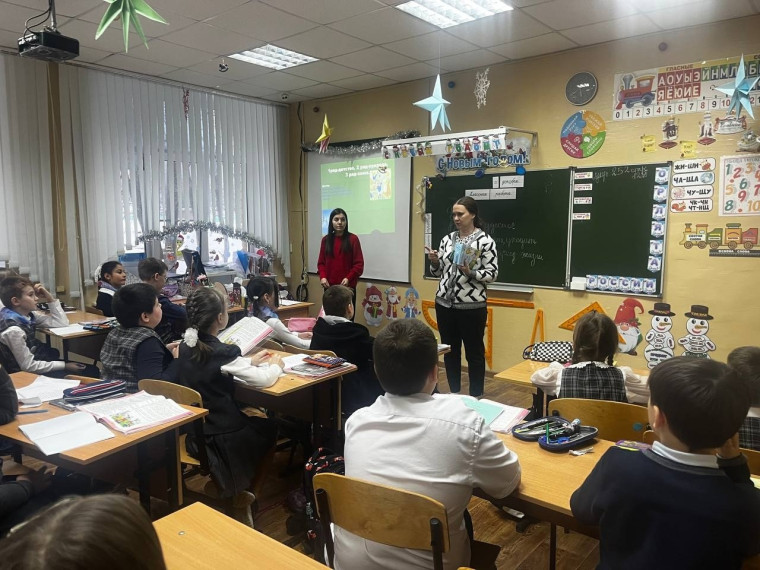 В преддверии новогодних праздников и зимних каникул, заместителем директора по воспитательной работе Сосницкой Л.Н. проведена профилактическая беседа с обучающимися 2-7 классов школы.